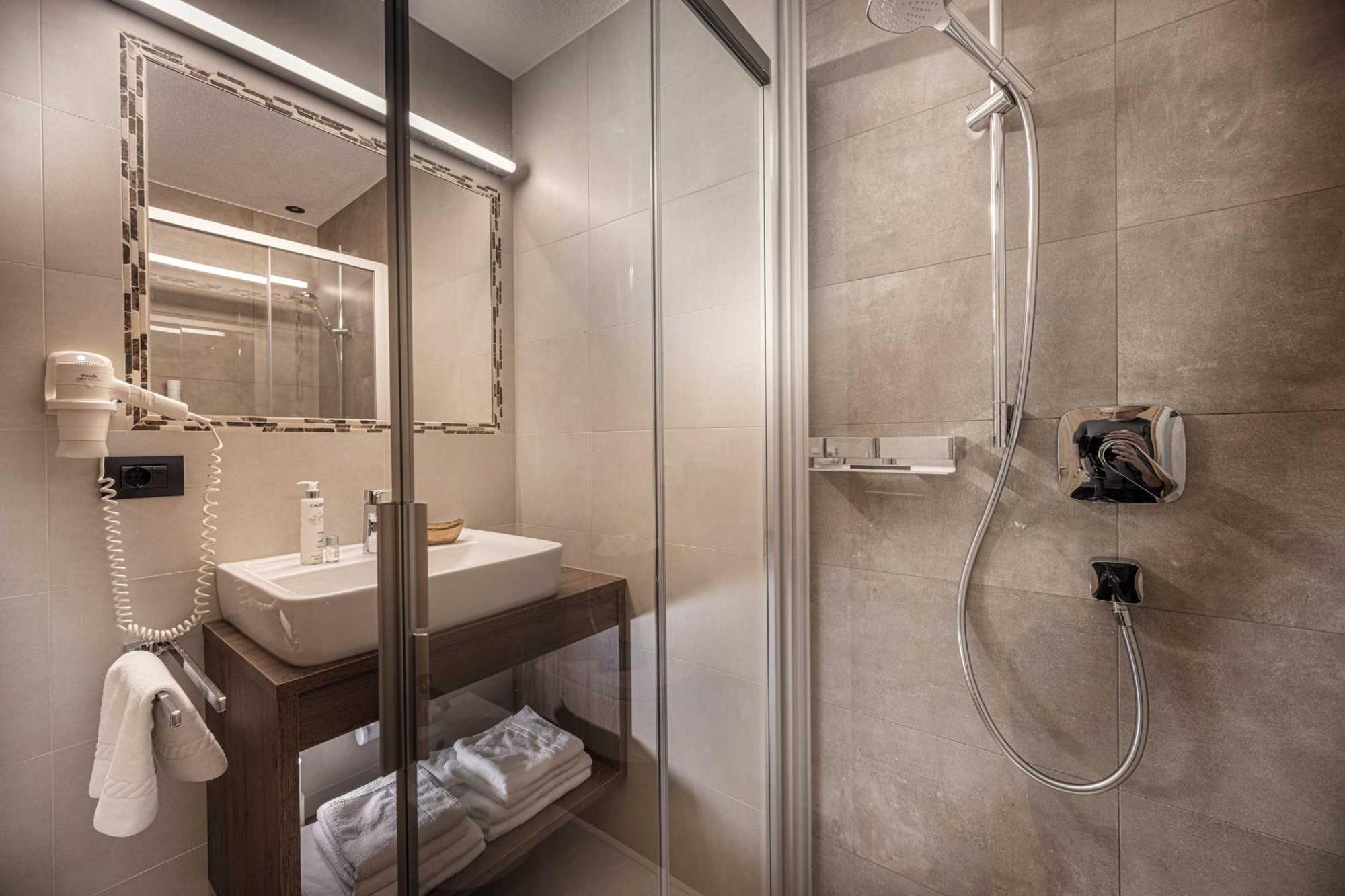 Almhotel Lenz Olang Buitenkant foto